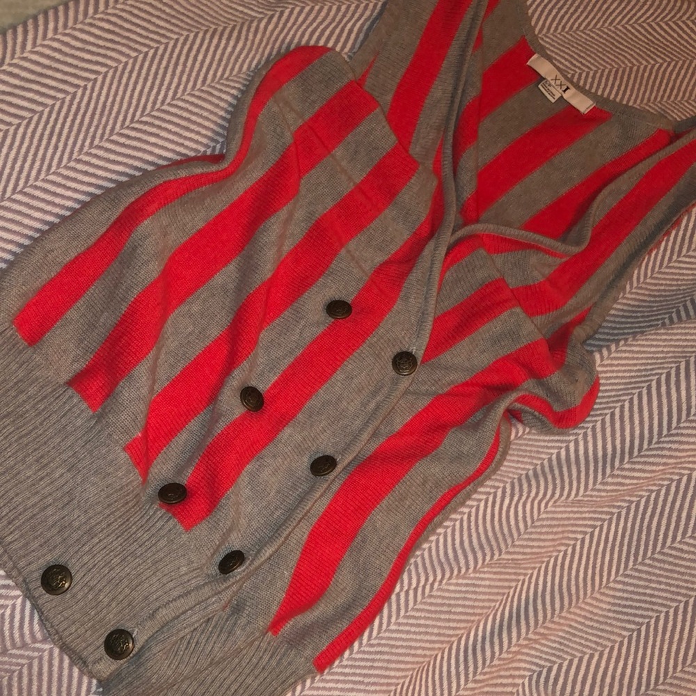 Cute vest with gray and orange colors